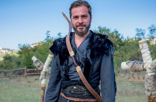 ATV Kuruluş Osman baskısı Engin Altan Düzyatan'ı hayranları rahat bırakmıyor