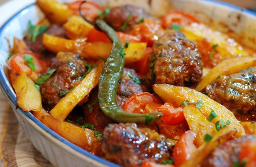 İftara ne pişirsem diyorsanız "İzmir köfte" lezzetini deneyin!