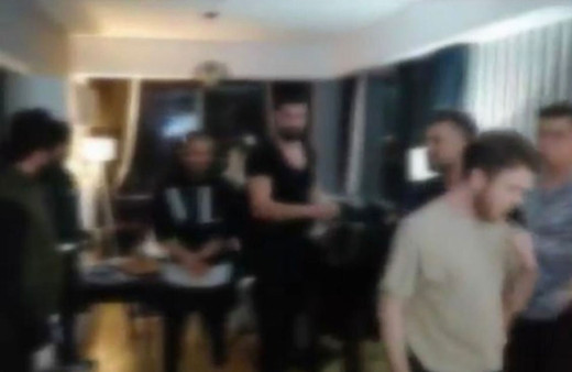 İstanbul'da koronayı hiç sayıp ev partisi yaptılar polisten baskın