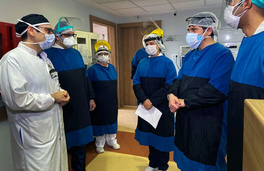 Amerikan haber ajansı AP Cerrahpaşa'nın koronavirüs kahramanlarını fotoğrafladı