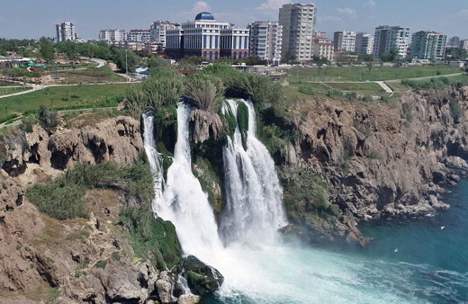 Koronavirüs sonrası Türkiye'deki dünyaca ünlü şelale kendini yeniledi