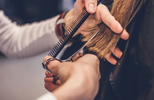 Kuaförler faaliyete başladıklarında sağlık çalışanlarına 1 ay ücretsiz olacak