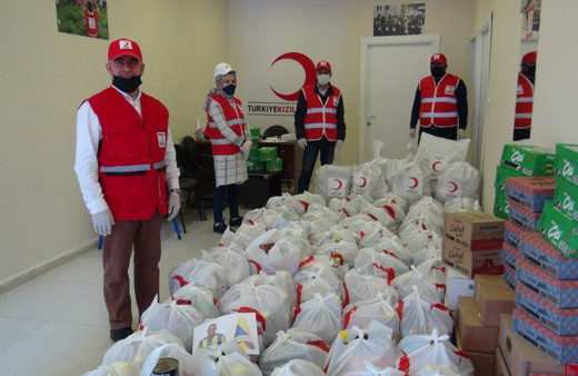 Garry Rodrigues’in gönderdiği yardım kolileri Bitlis’e dağıtıldı