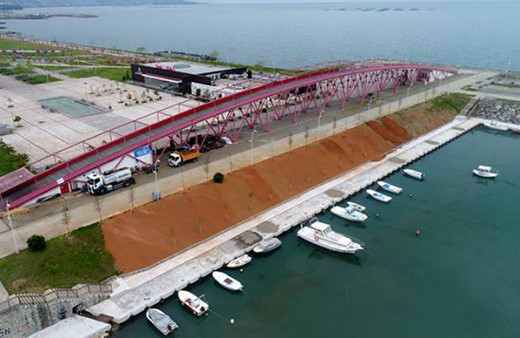 Altından su geçmeyen köprü! Eleştirince belediye başkanı harekete geçti