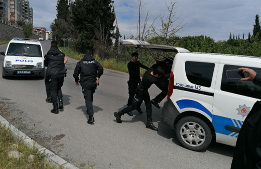 Kocaeli'de yasağa uymayan şahıs polise saldırdı