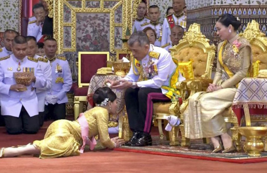 Tayland Kralı 20 cariyesini ordu mensubu yaptı