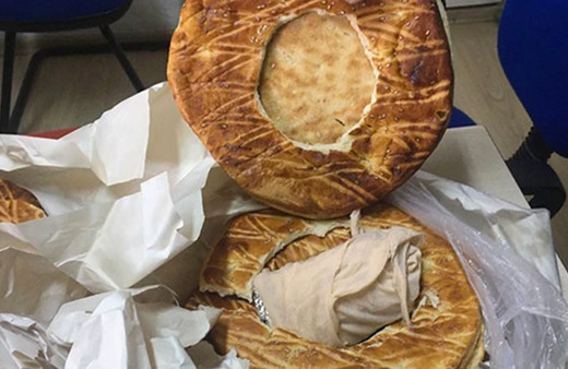 Van'da 1 buçuk liralık çöreğinin içinden 6 bin 500 TL'lik uyuşturucu çıktı