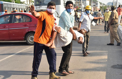 Hindistan'da kimyasal sızıntı kabusu! 8 kişi öldü 1000'den fazla kişi hastanelik oldu