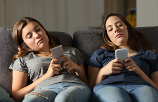 Uzman Psikolog uyardı: Karantinada teknoloji bağımlısı olmayın!