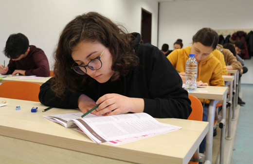 Üniversite adaylarına tavsiyeler: Evde maskeyle deneme sınavı çözün