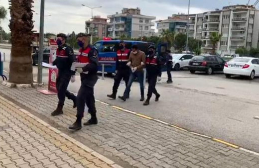 9 yıldır aranan suçlu İzmir'de yakayı ele verdi