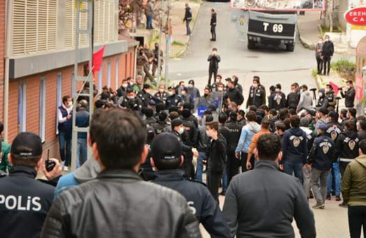 Grup Yorum üyesi İbrahim Gökçek’in cenazesinde ortalık karıştı!