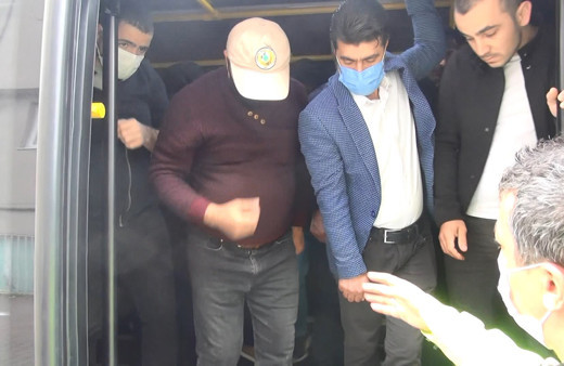 Esenyurt'ta korona denetimi 2'nci kez durdurulan minibüsten çıkan yolcu sayısı şaşırttı