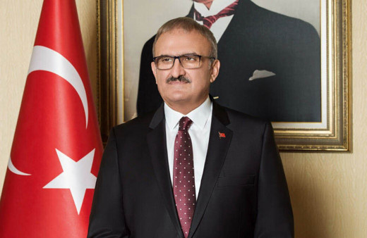 Antalya Valisi Münir Karaloğlu: Maske takmayı bırakan insanlar görüyorum