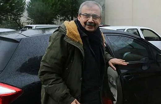 Sırrı Süreyya Önder HDP kongresinde mikrop kaptı!