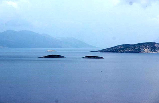 Yunanistan, Kardak kayalıklarını Türkiye'ye bıraktı