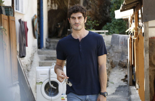 Burak Deniz arabasıyla motorcuya çarptı alkollü olduğu iddia edildi