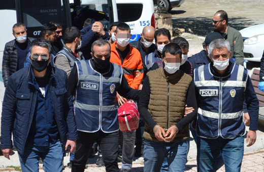 Korkunç olay! Beyzbol sopalarıyla dövüp çıplak resmini yayınladılar