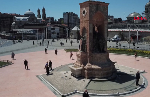 65 yaş üstü vatandaşlar Taksim Meydanı'nı doldurdu!