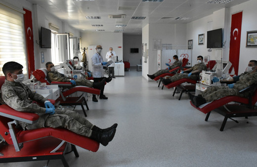 Koronavirüsü yenen 9 jandarma personelinden immün plazma bağışı