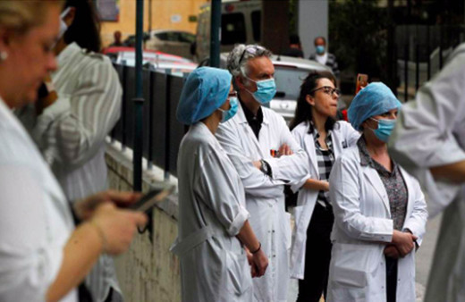 Yunanistan’daki sağlık çalışanları sağlık sistemini protesto ediyor