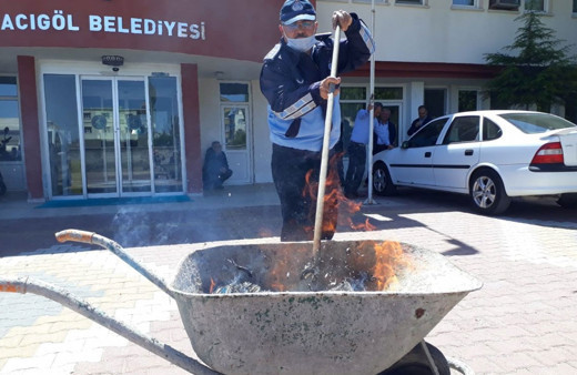 Nevşehir'in Acıgöl ilçesinde belediye tüm veresiye defterlerini yaktı
