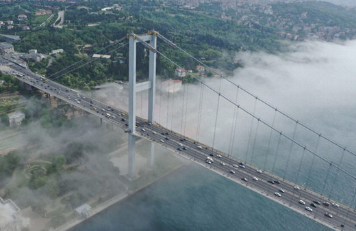 İstanbul Boğazı'na çöken sis doyumsuz görüntüler oluşturdu