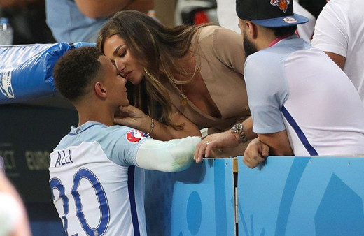 İngiltere'de ünlü futbolcu Dele Alli'nin evine hırsız girdi
