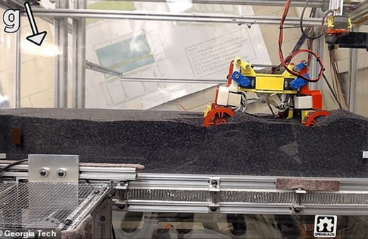 NASA mini Mars robotunu görücüye çıkardı!