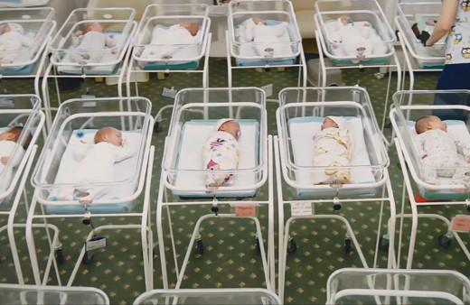 Koronavirüs Ukrayna'da taşıyıcı annelerin doğurduğu bebekleri ailelerinden ayırdı