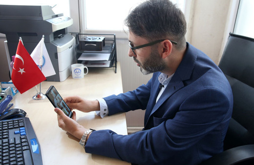 Pendik'te Mahalle imamı cemaati görüntülü konuşmayla buluşturuyor