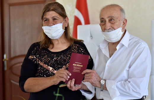 Türkiye'nin kibar tavrıyla tanıdığı Burhan amca evlendi