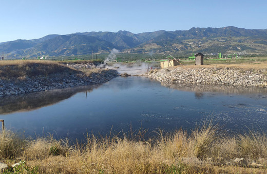 Denizli'de profesör 82 derecelik termal suya düştü!