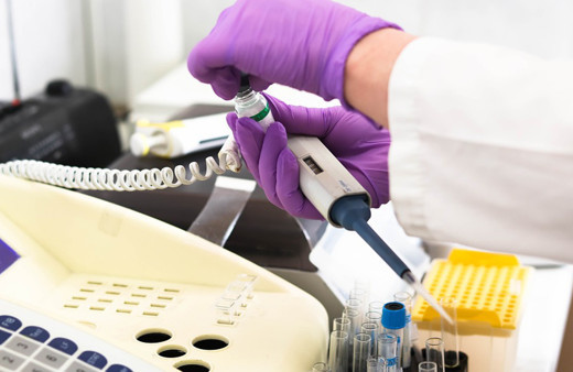 İngiltere’de negatif çıkan testlerin yüzde 30’u yanlış olabilir