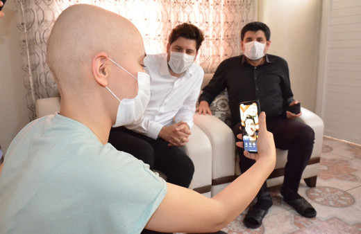 Mersin'de kanser hastası Ayyüce Alper Potuk'la görüştü