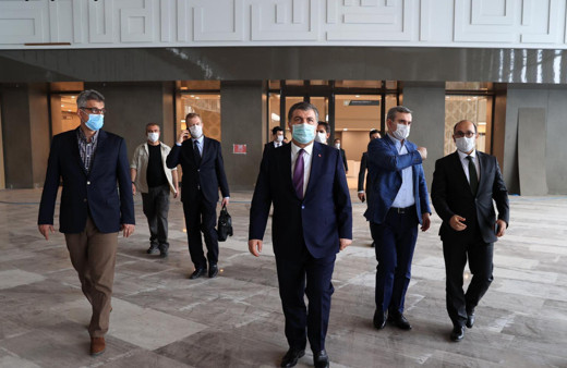 Fahrettin Koca Başakşehir Şehir Hastanesinin açılışı için tarih verdi