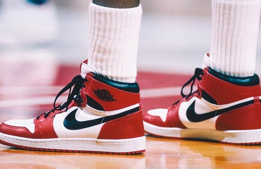 Michael Jordan'ın imzalı ayakkabısı 560 bin dolara satıldı