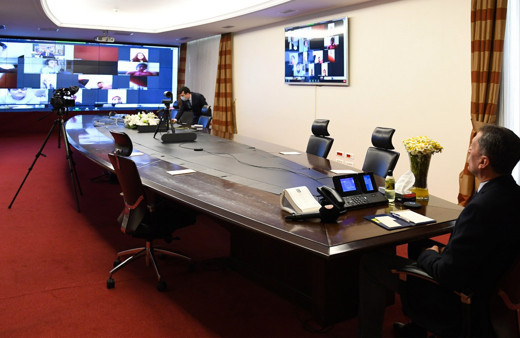 Milli Eğitim Bakanı Ziya Selçuk ortaokul öğrencilerinin canlı sınıfına katıldı