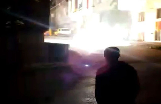 Arnavutköy'de elektrik direğinde meydana gelen patlama korkuttu