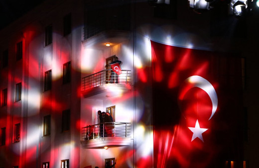 Bugün 19 Mayıs1 Bayrağını al saat 19.19’da balkon ve pencerelerde buluşuyoruz