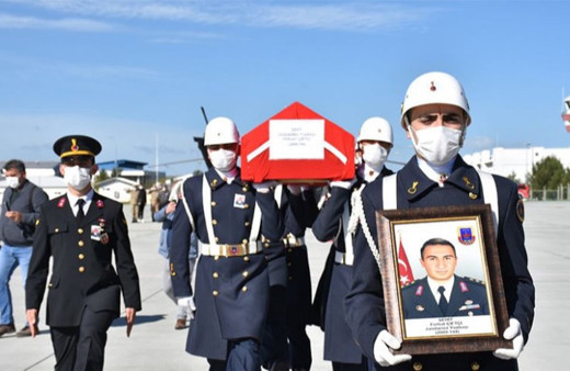 Kars'ta şehit olan Yüzbaşı Ferhat Çiftçi'nin cenazesi törenle memleketine uğurlandı