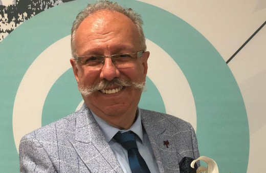 Koronavirüsü yenen Prof. Dr. Oğuz Özyaral'ın kefir sırrı AVM çıkışı