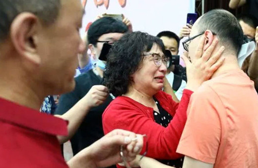 Çin'de 32 yıl önce 2 yaşındayken çalınıp başka bir aileye satıldı!