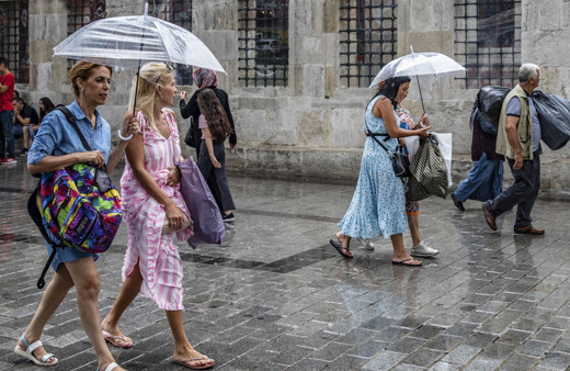 Bugün sıcaklık 15 derece düşüyor meteoroloji şiddetli yağmur alarmı