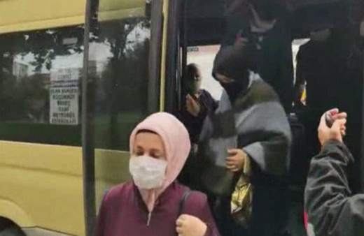 Sultangazi'de 16 fazla yolcu alan şoför yağmuru bahane etti