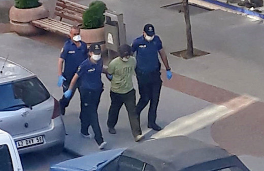 Isparta'da dehşet! Anne babasını bıçakla öldürüp polise teslim oldu