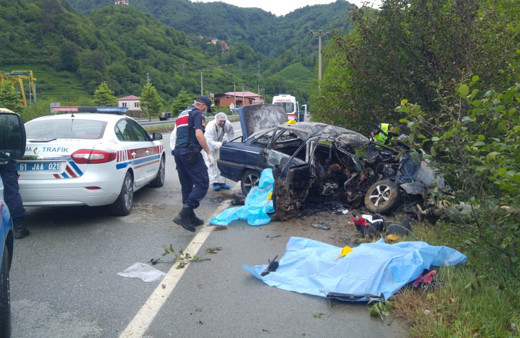 Trabzon'da yanan otomobildeki 3 kişi öldü 1 kişi yaralandı