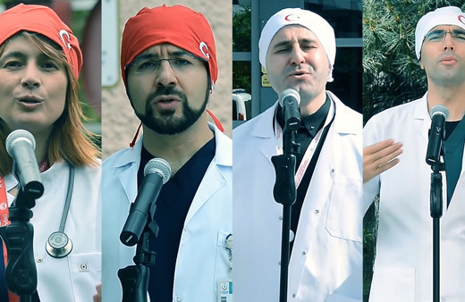 Sağlık çalışanları sağlık için çalıp söyledi