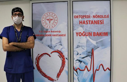 Yoğun bakımda Covid-19'la mücadelenin çarpıcı hikayesi Levent Yamanel anlattı