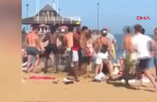 İngiltere'de sosyal mesafe nedeniyle plajda kavga çıktı!